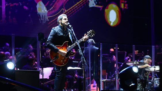 Ricardo Mollo y su banda lograron hacer el más rockero de todos los ciclos de la Fiesta de la Cosecha y demostraron que su música sigue tan plena y poderosa como siempre.  | Foto: Mariana Villa / Los Andes