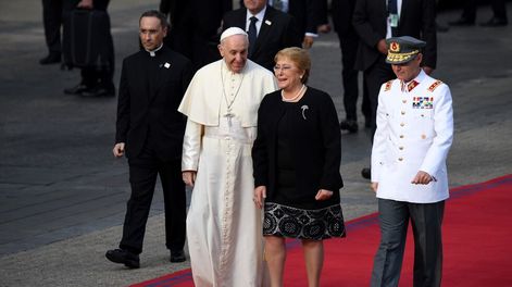 El Papa se reunió con Bachelet y saludó al presidente electo Piñera