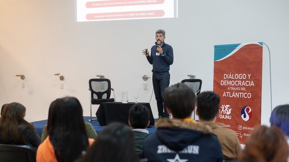 Ulpiano Suarez disertó sobre seguridad en el Foro “Cumbre para el empoderamiento juvenil”