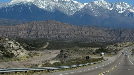Los Andes | Dos jóvenes andinistas desaparecieron en 1996 cuando intentaban hacer cumbre en el cerro El Plata por una de las paredes más agrestes. Este fin de semana fueron hallados dos cuerpos en el lugar y, se cree, que son ellos.