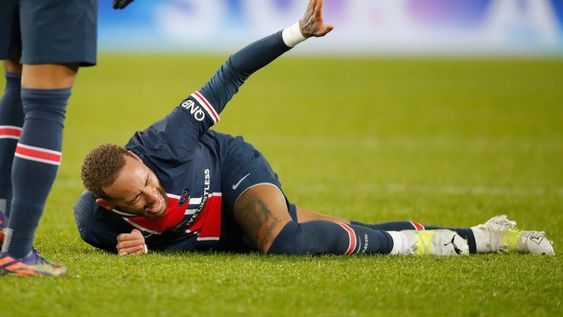 El brasileño se lesionó ante el Olympique Lyon y volverá en el 2021.