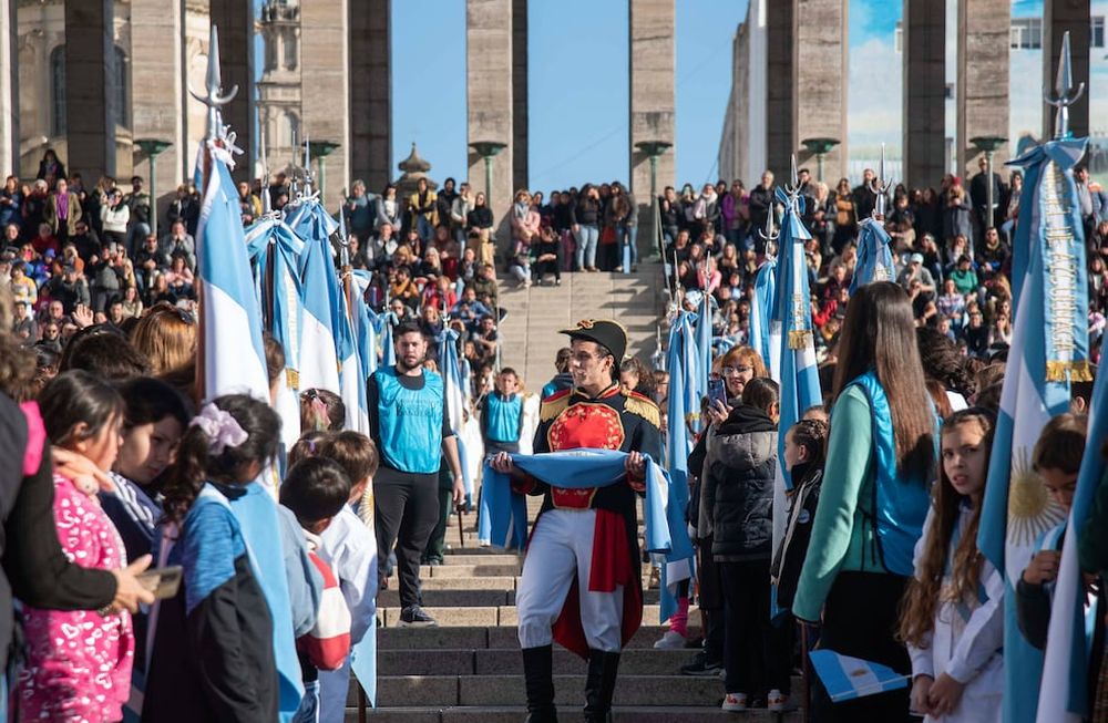 Jornada de promesa en el Monumento Nacional a la Bandera. Un actor interpretó a Manuel Belgrano en la ceremonia.