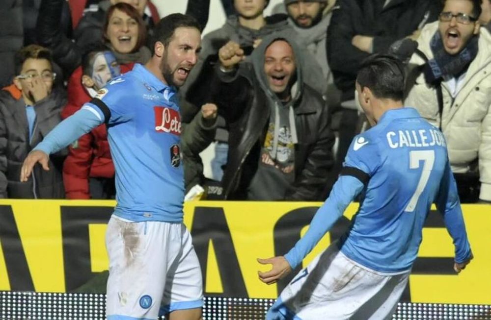 Higuaín recibió el 2015 con un doblete para el Nápoli
