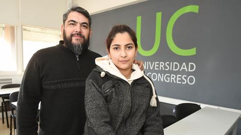 Los Andes | Nicolás enviudó cuando era joven y crió solo a sus dos hijos. Va por su segundo título universitario, ahora junto a su hija. Foto: José Gutierrez / Los Andes