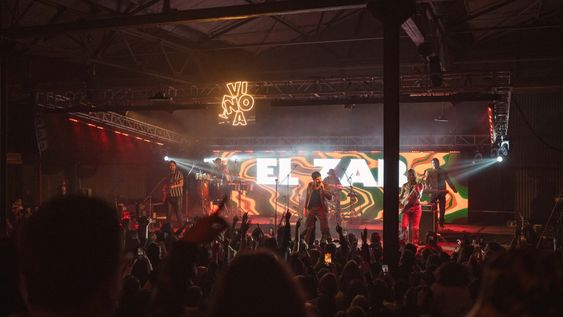 vino a la nave: el ciclo que celebra el arte local con bandas mendocinas y una propuesta unica de vino, musica y gastronomia