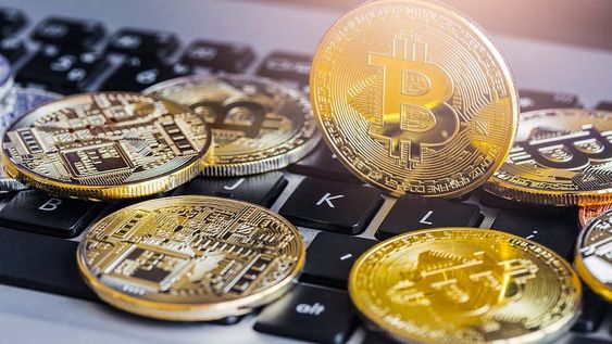 No necesitás comprar un bitcoin: cómo empezás a invertir en cripto con $6.400