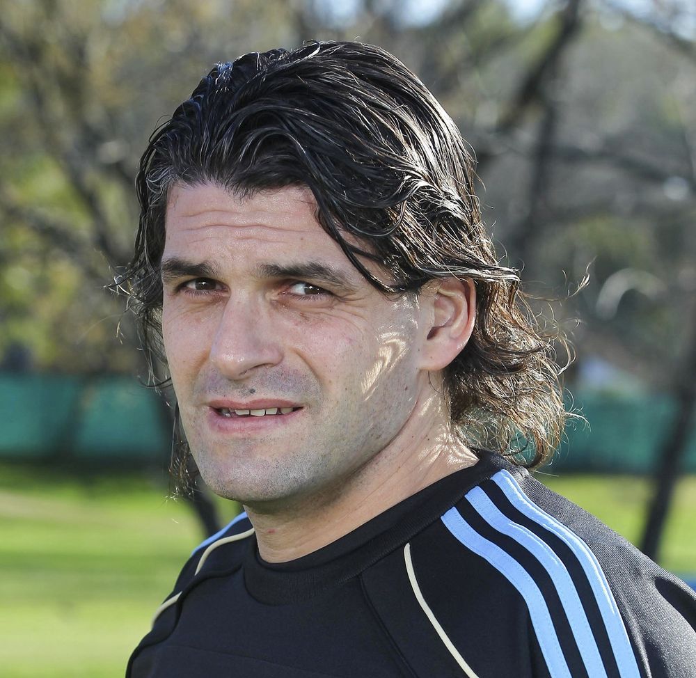 El ex jugador y ex representante Alejandro Mancuso fue acusado de vender licencias de entrenador truchas tras una investigación periodística en Brasil