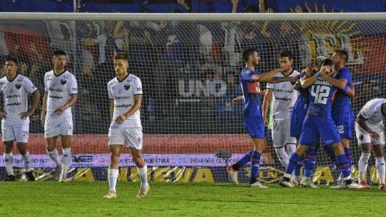 Colón se fue de Victoria derrotado por Tigre.
