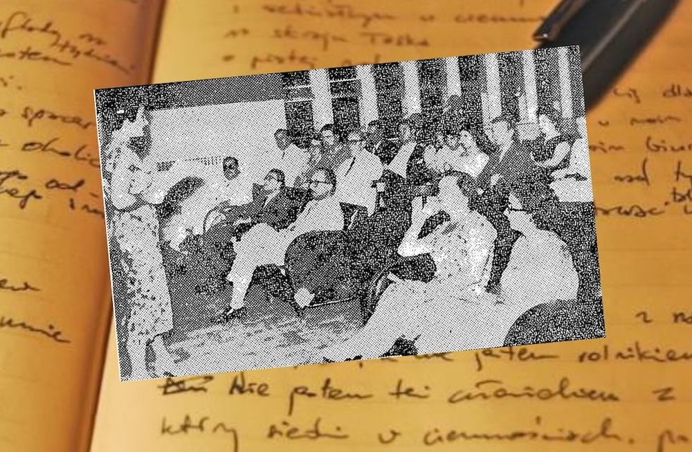 La escritura Elena Jancarik en una lectura ante el público mendocino, en 1958. (Archivo Los Andes).