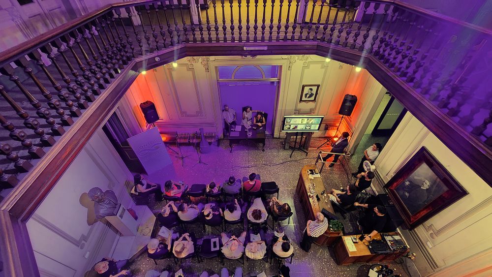 Junto al INCIHUSA - Conicet, diario Los Andes realizó la exposición “Historia, patrimonio y cultura”. Por primera vez el Hall del histórico edificio en calle San Martín fue escenario de un evento cultural.