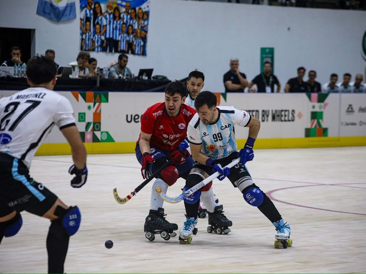 La Selección Argentina de hockey patín venció a su similar de Chile y ahora espera por Italia.