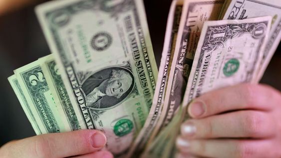 Ahorristas compraron casi U$D3.000 millones en dólares billete en julio y el BCRA sumó reservas
