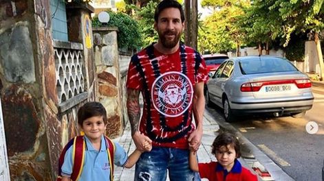 Messi y su foto más tierna: llevando a sus hijos a la escuela