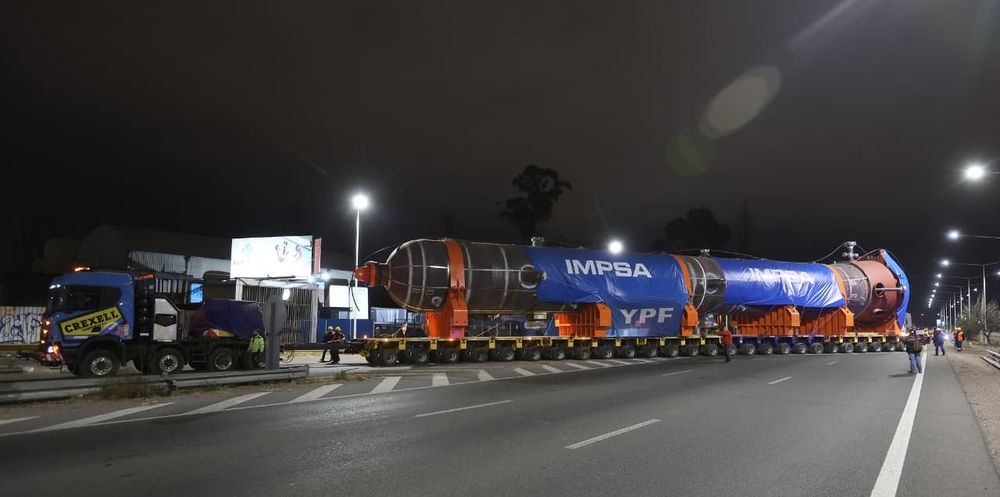 Operation to move the reactor that was built in Impsa for YPF