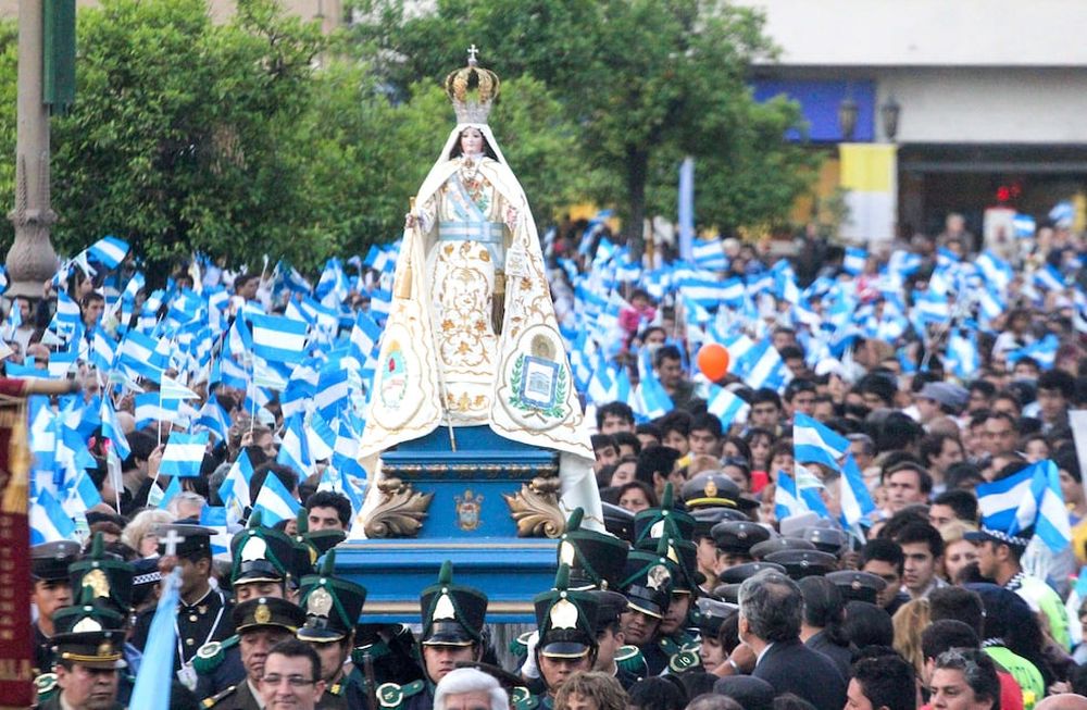 Ubicada en Medinas, la Iglesia Nuestra Señora de La Merced alberga la imagen más antigua de la Virgen de la Merced, esculpida y tallada en madera semi dura, con una lámina de oro que data del 1600.