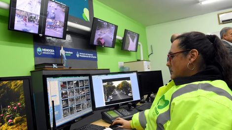 Preventores rescataron a un bebé que había quedado encerrado dentro de un vehículo