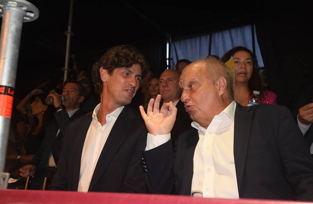Martín Lousteau compartió palco oficial con Hernán Lombardi durante la Fiesta de la Vendimia en Mendoza. Foto: José Gutierrez  / Los Andes