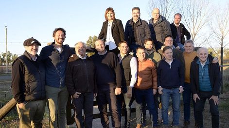 Los Andes | Patricia Bullrich junto a Néstor Grindetti, Cristian Ritondo e intendentes bonaerenses en una recorrida de campaña.