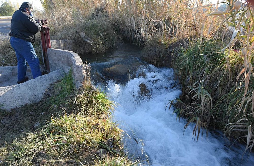 El Centro de Viñateros y Bodegueros del Este elevó un pedido formal al superintendente de Irrigación, Sergio Marinelli, de una prórroga de 180 días para poder analizar mejor el anteproyecto del Código de Aguas y alcanzar consensos. Foto: Los Andes