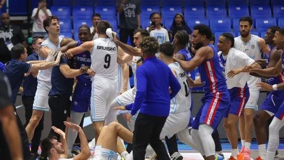 Duras sanciones para la Selección de básquet tras la pelea contra República Dominicana en la AmeriCup.&nbsp;