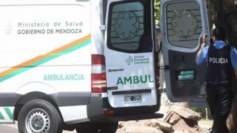 Se estrelló contra un árbol en Las Heras y debieron cortar el auto para rescatarlo: está grave. Foto: Archivo Los Andes (Imagen ilustrativa)