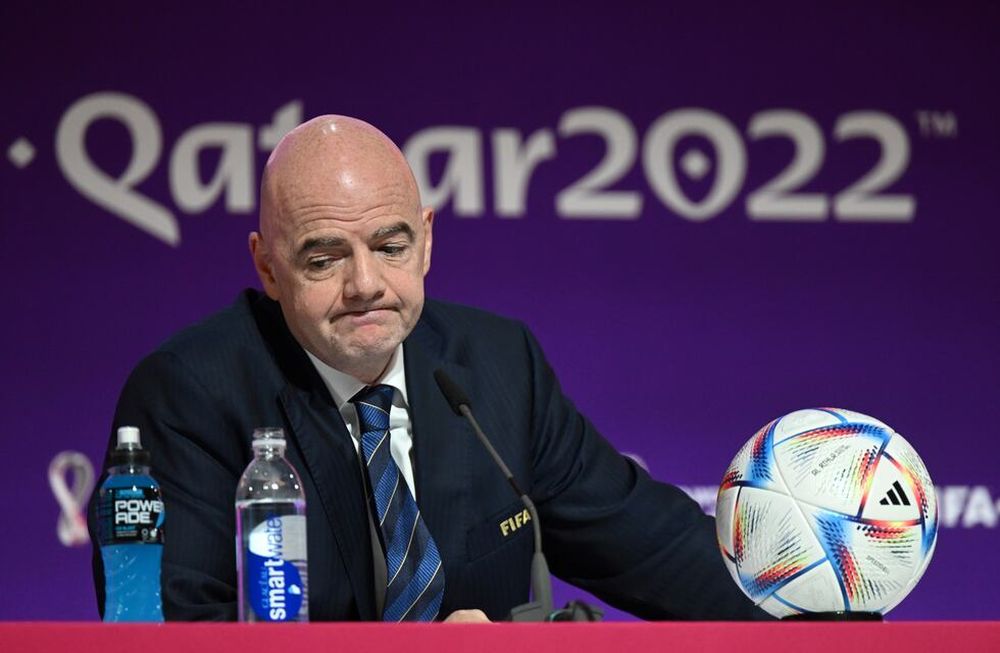 Gianni Infantino, presidente de la Fifa, hablando en Doha, Qatar. (AP)