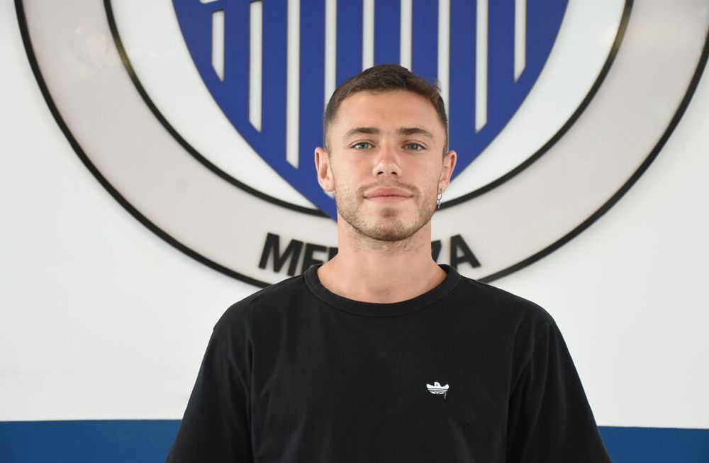 Godoy Cruz y uno de sus refuerzos, el atacante Tomás Conechny. / Mariana Villa - Los Andes
