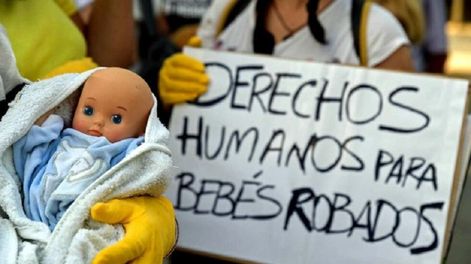 En España piden 11 años de cárcel por robo de bebés durante el franquismo