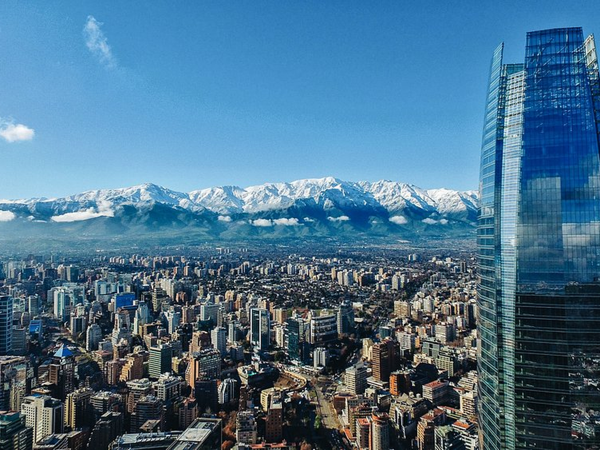 11 plantas y más de 300 locales: el increíble shopping de Chile que causa furor entre los turistas