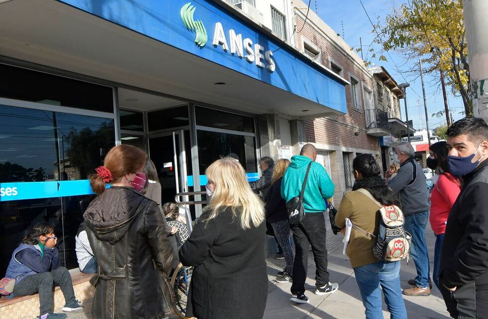 Los créditos Anses llegan hasta $200.000, pero los jubilados solo pueden acceder por los que no abonen más del 30% de sus ingresos mensuales. / Orlando Pelichotti