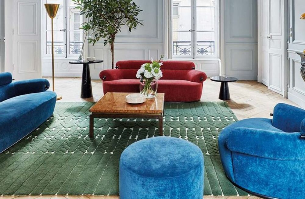 ¡Pura tendencia! Salones sorprendentes con sofás de dos colores