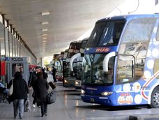 Pasajes gratuitos en la mira: el Gobierno quitó compensaciones y crece el conflicto con las empresas de micros