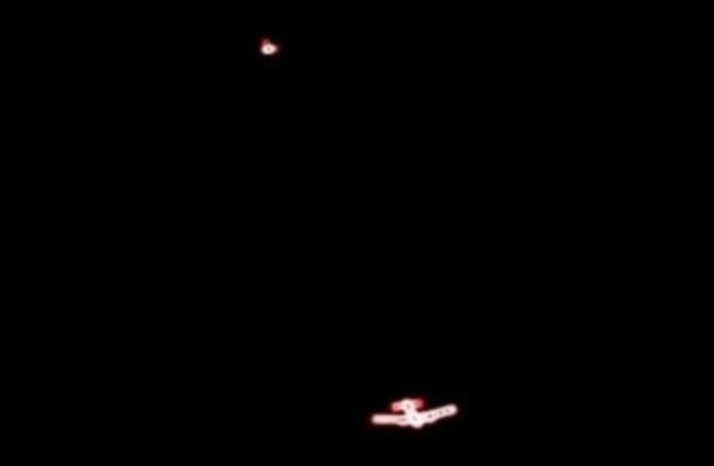 La fotografía de un OVNI persiguiendo a un avión en Salta.