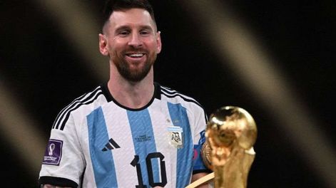 Lionel Messi con la Copa del Mundo