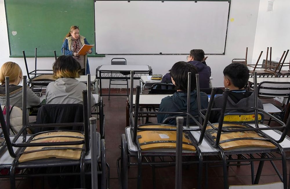 Vuelta a clases con “lunes puente”: poco movimiento en las escuelas mendocinas. Foto: Orlando Pelichotti / Los Andes.
