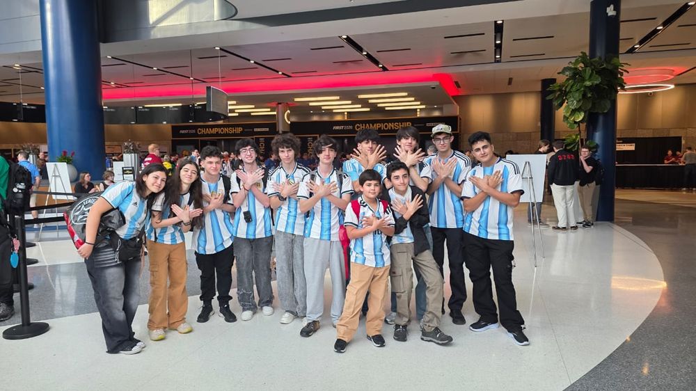 Alumnos del Colegio Tomás Alva Edison lograron el segundo puesto en el mundial de robótica