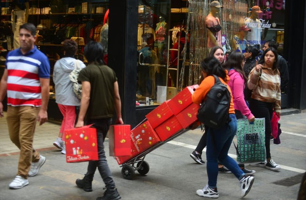 Ahora las compras navideñas y ¿después las ventas del verano? Foto: La Voz
