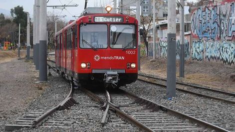 Los Andes | El Gobierno quiere extender el ramal desde Godoy Cruz hacia Luján de Cuyo y desde Las Heras hasta el Aeropuerto. La idea es que el Metrotranvía sea el recorrido troncal del sistema de transporte.Foto: José Gutierrez / Los Andes