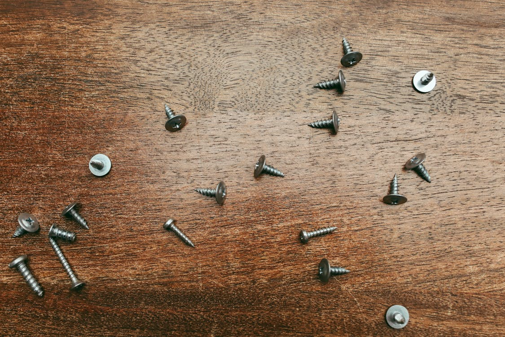 Reciclar los clavos viejos puede ser una gran ventaja para renovar la decoraci&oacute;n de tu casa.