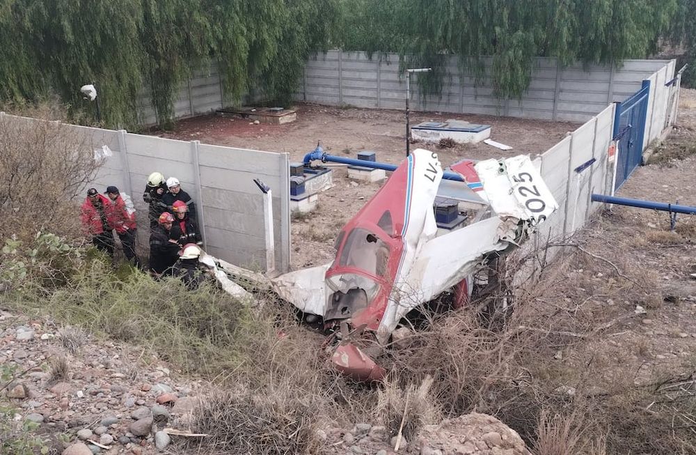 Se cayó una avioneta con dos personas a bordo en Luján de Cuyo (Prensa Ministerio de Seguridad)
