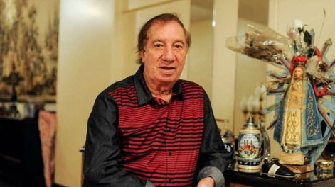 Verón repudia la foto de Bilardo publicada en las redes y pide por su recuperación