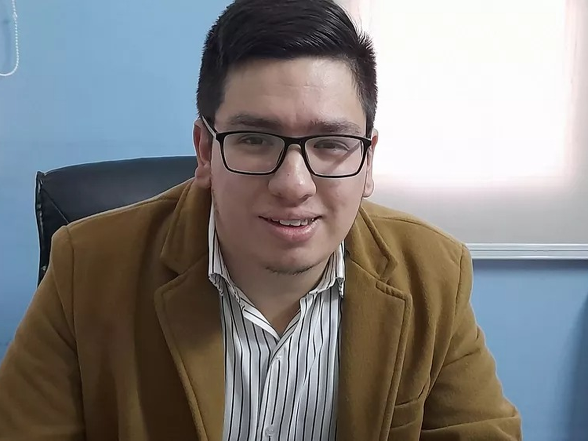 Pablo Emanuel López, concejal de La Libertad Avanza escrachado.