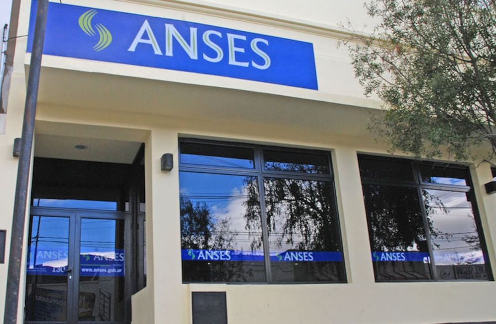 Detuvieron a tres empleados de la Anses por otorgar pensiones truchas