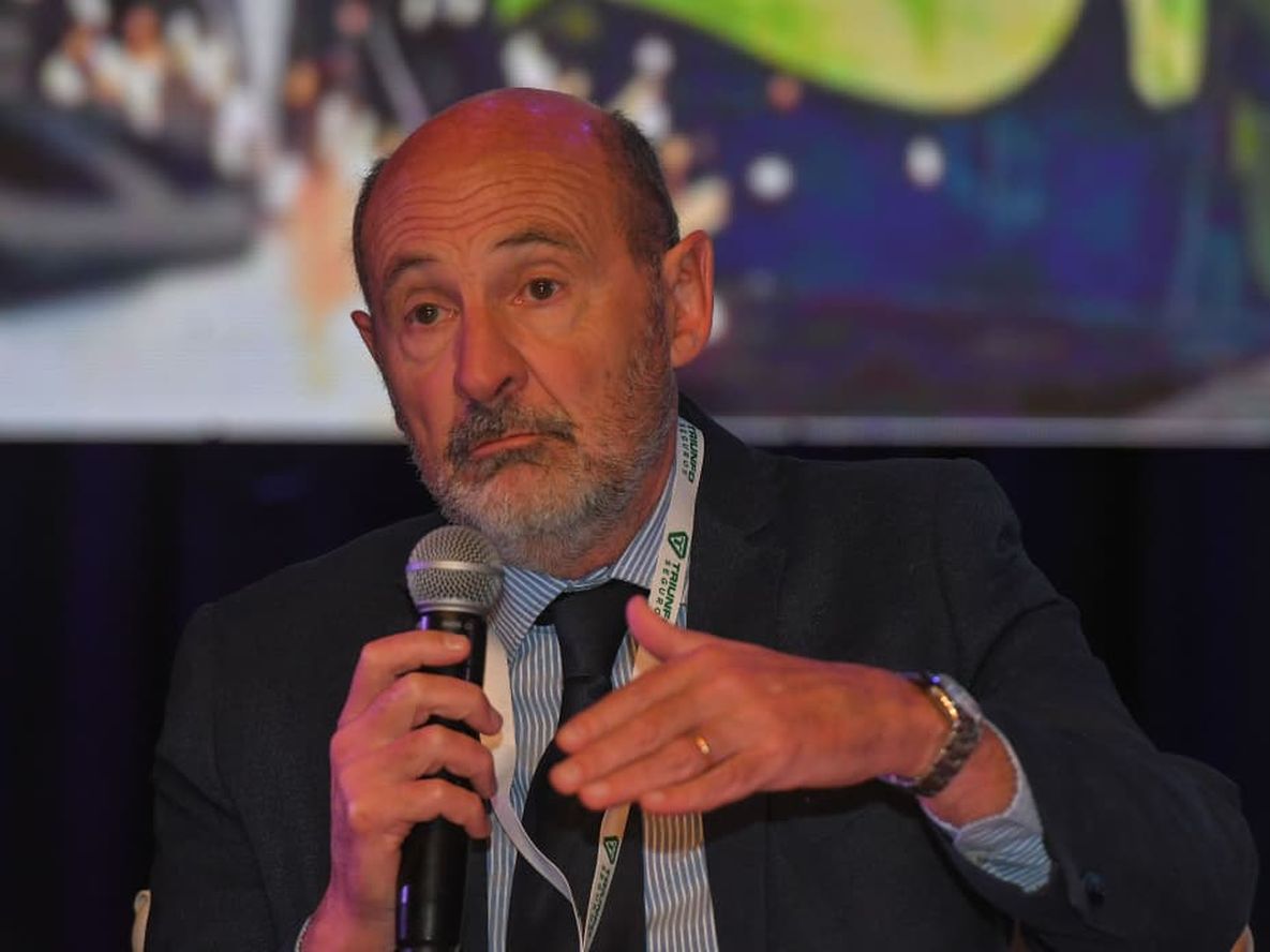 El ministro de Producción, Rodolfo Vargas Arizu, le envió una carta a Luis Caputo para explicarle las consecuencias que la eliminación de la obligatoriedad del CIU puede tener en la vitivinicultura.&nbsp;