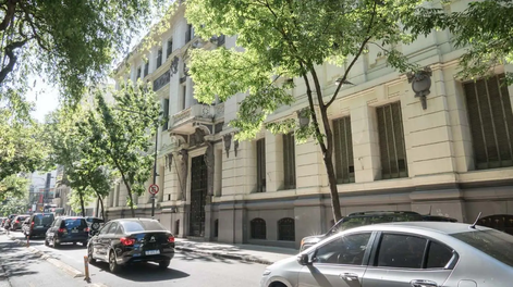Denunciaron a alumnos por el uso y venta de imágenes adulteradas de sus compañeras desnudas mediante inteligencia artificial
