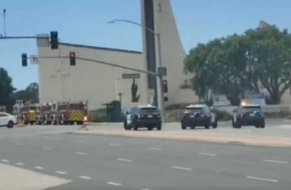 Una parroquia cercana a Los Ángeles fue testigo de un brutal asesinato, según informaron las autoridades. Sucedió un día después que un hombre armado acribilló a 10 personas en un supermercado de Nueva York.