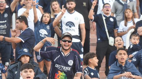 Indeopendiente Rivadavia debutó en la Copa Libertadores. Histórico. Enfrentó a Bolivar por la primera fecha de zona C.&nbsp;