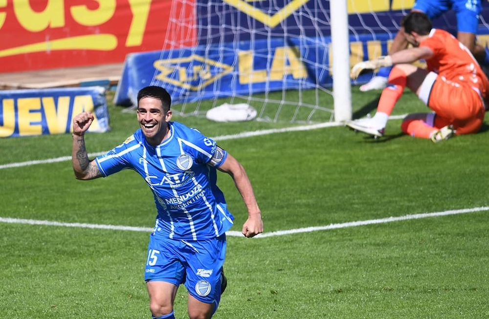 Futbol Liga Profesional, Godoy Cruz Antonio Tomba vs. Gimnasia y Esgrima de la Plata, en el estadio Feliciano Gambarte de Godoy Cruz.Festejo del primer gol de Godoy Cruz.