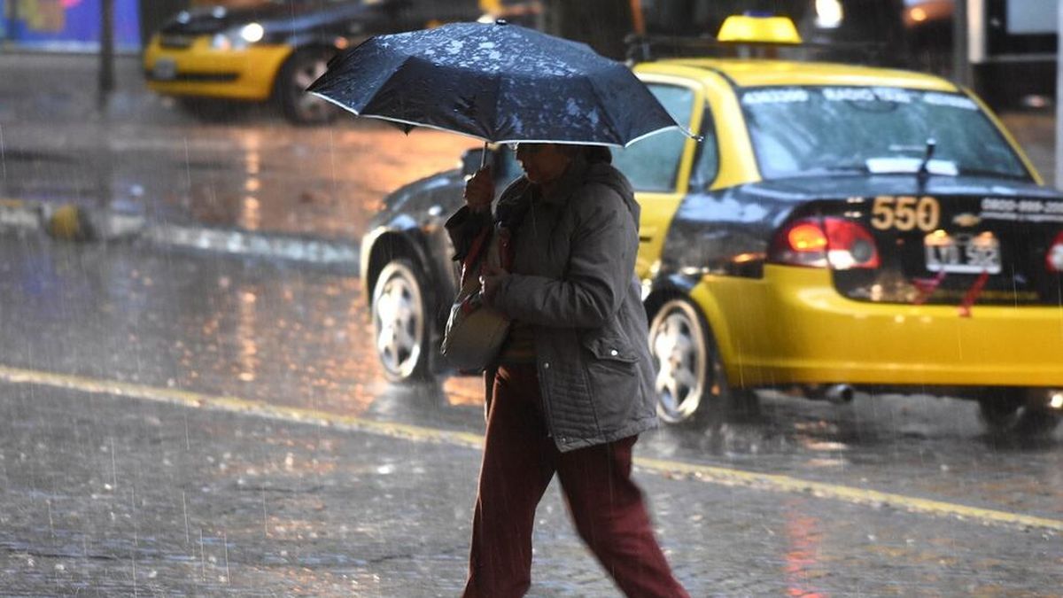 Tormenta de Santa Rosa: a qué hora empezará a llover y cómo evitar accidentes en casa y en la calle