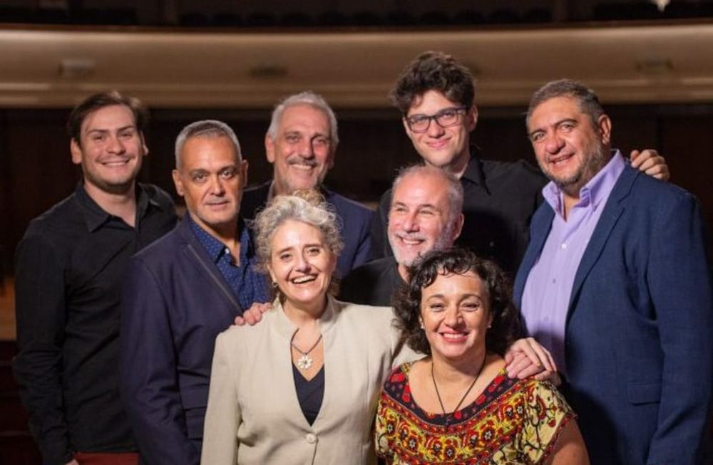 El elenco local que protagoniza la opereta sobre Shakeaspeare.